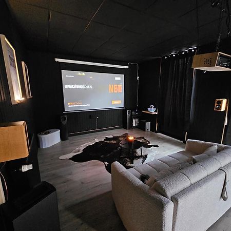 Black Box Cinema Appartement Avec Balneo Epinal Luaran gambar