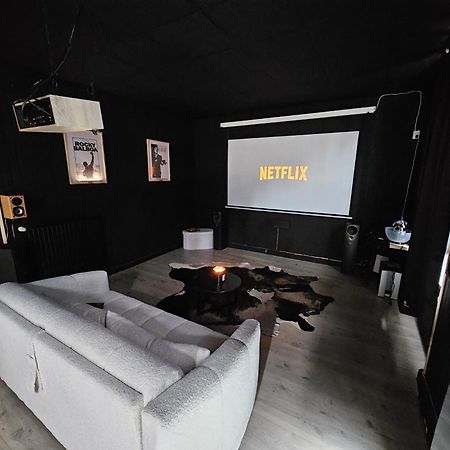 Black Box Cinema Appartement Avec Balneo Epinal Luaran gambar