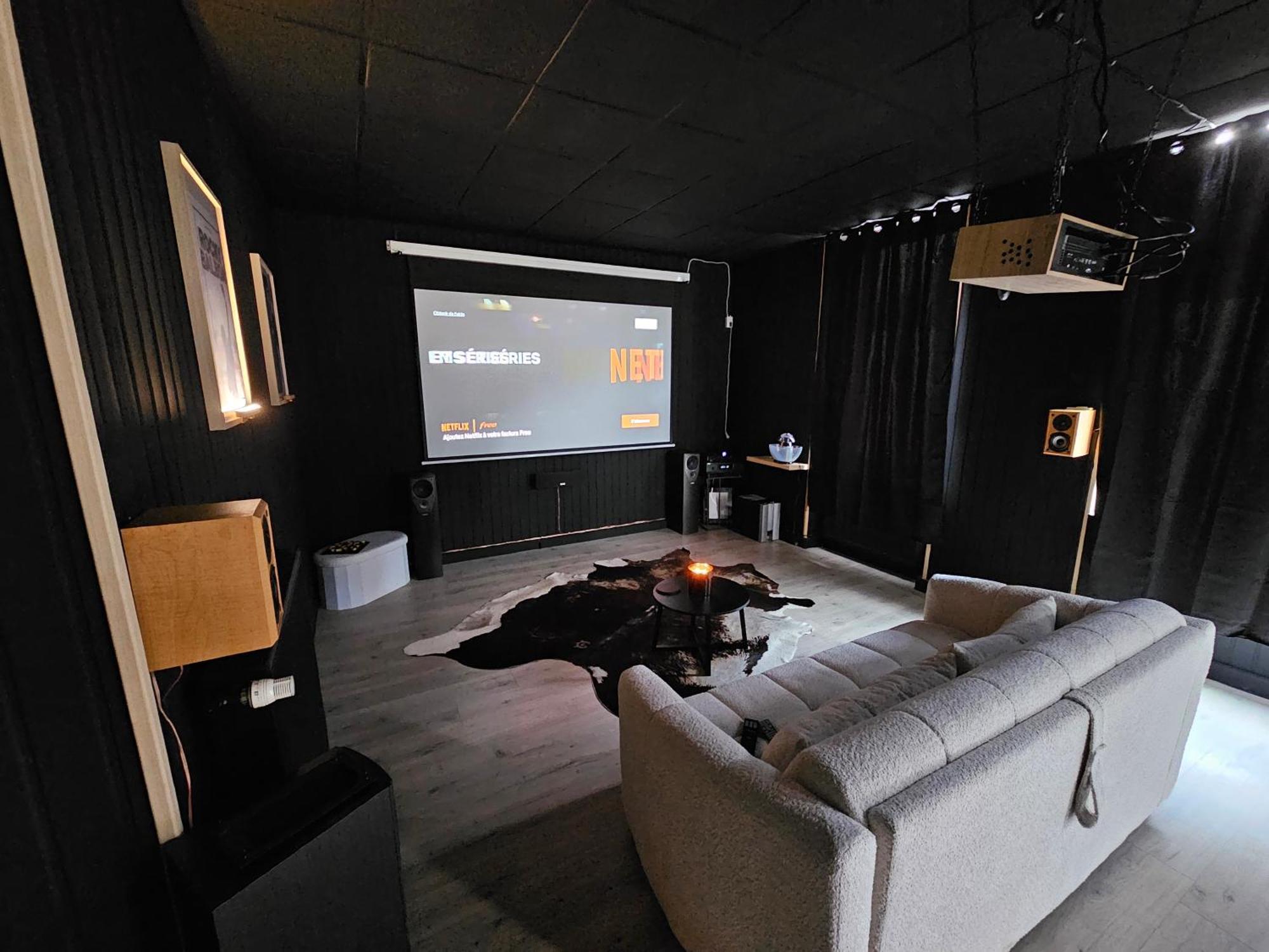 Black Box Cinema Appartement Avec Balneo Epinal Luaran gambar