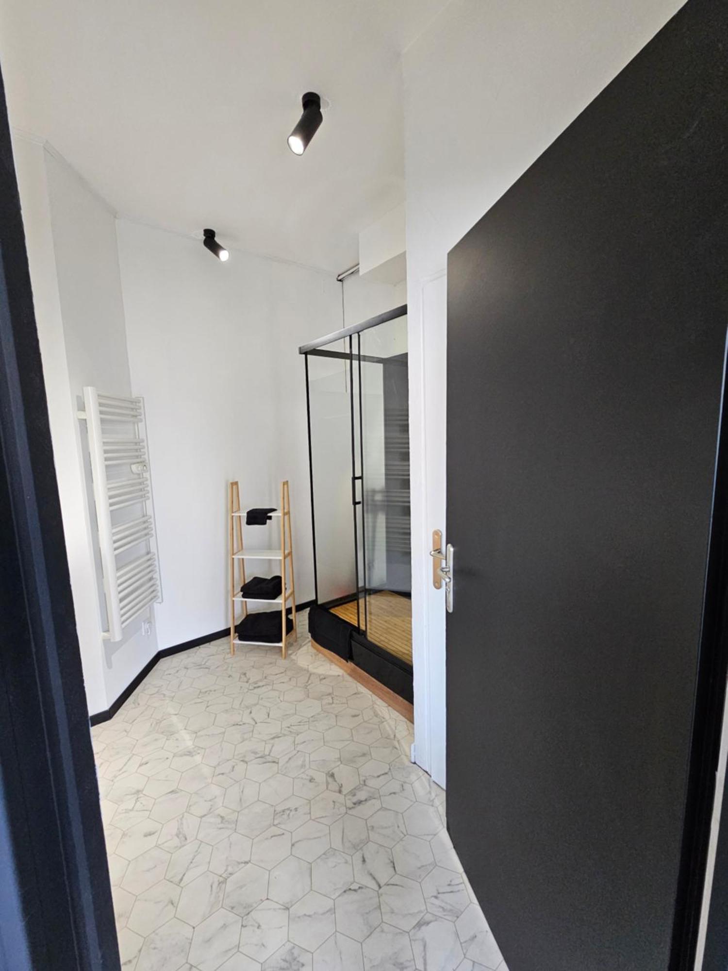 Black Box Cinema Appartement Avec Balneo Epinal Luaran gambar