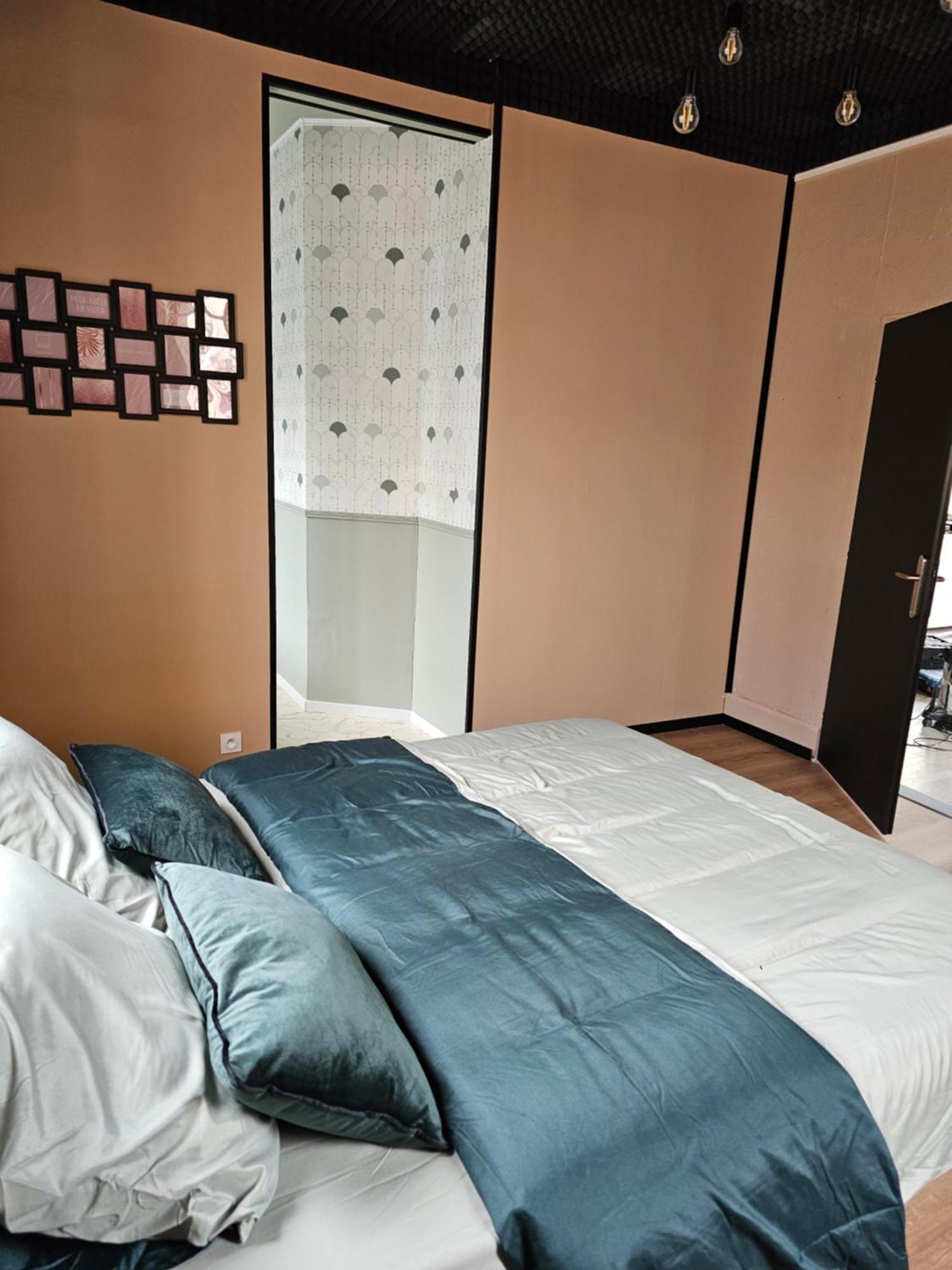 Black Box Cinema Appartement Avec Balneo Epinal Luaran gambar