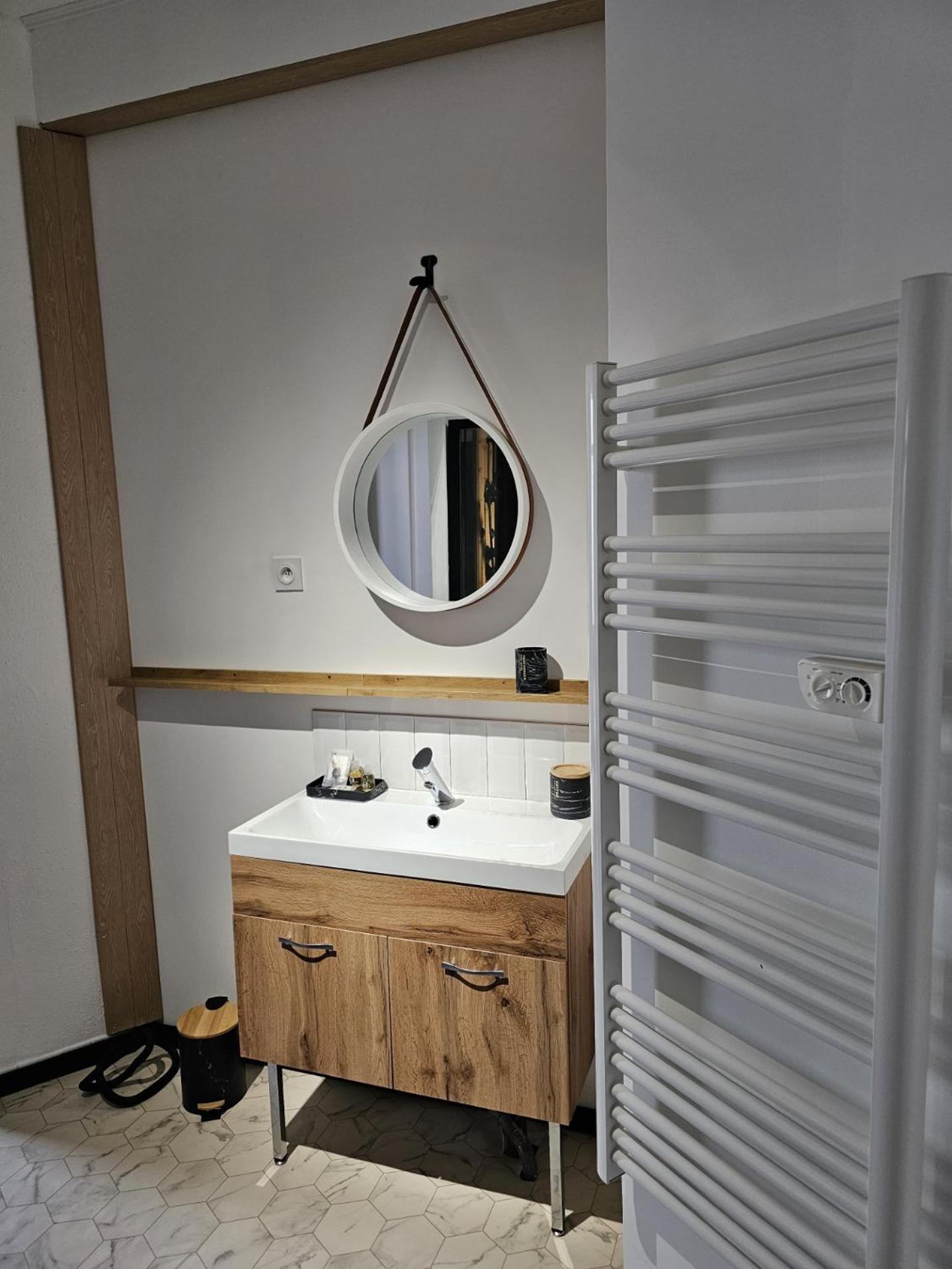 Black Box Cinema Appartement Avec Balneo Epinal Luaran gambar